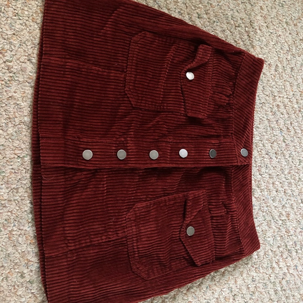 garage skirt size small. like brand new!